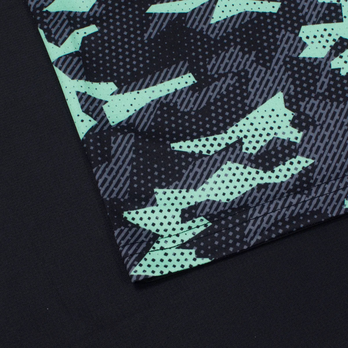 Men's Urbanfield Sports Geometric Camo T-Shirt - Black/Mint Green